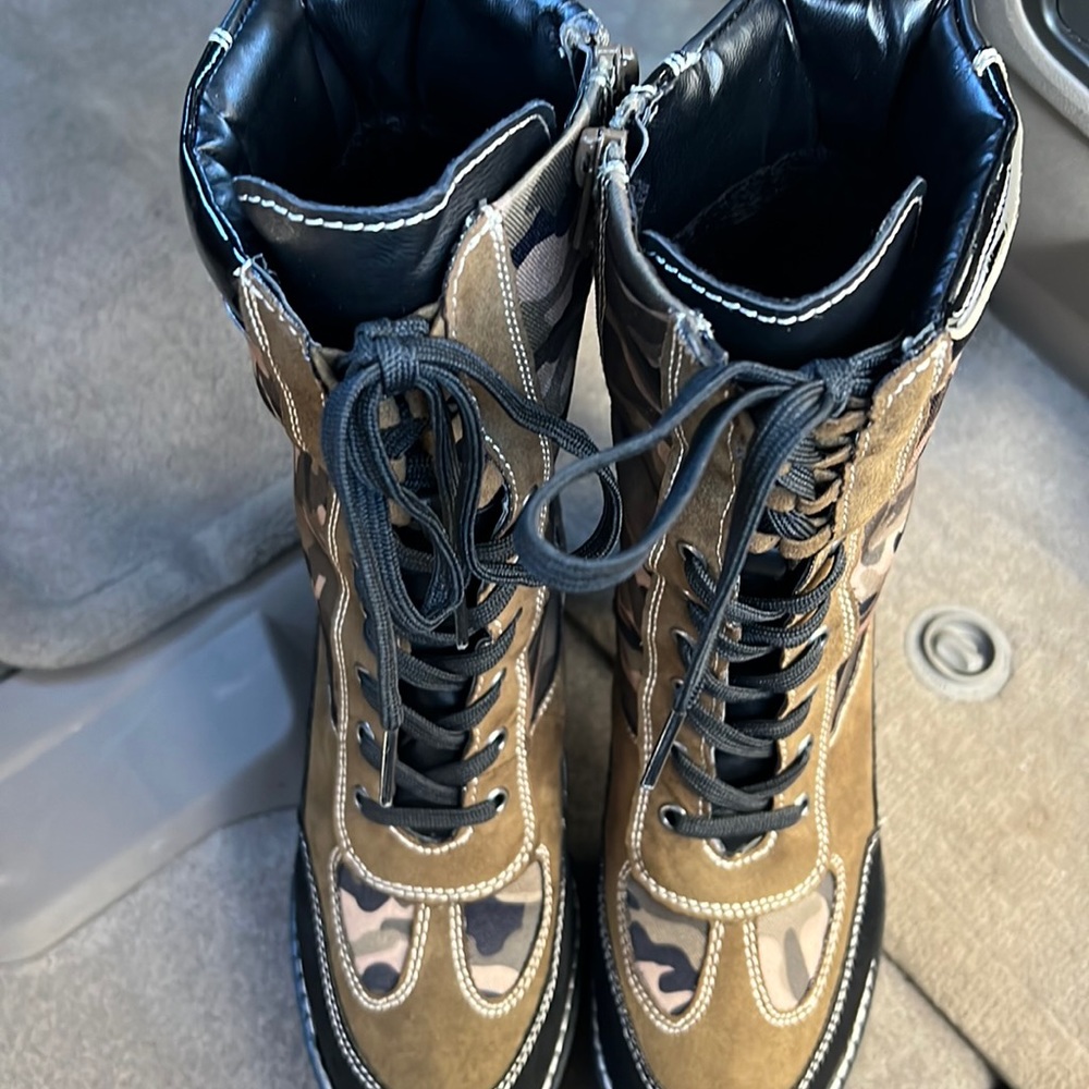 Cami boots worn once brand new with box